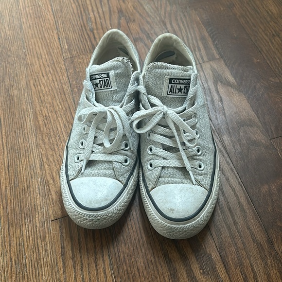 Gently used converse - Picture 2 of 3